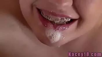 play Kacey 18 дрочит своему мужчине, пока он не выстрелит