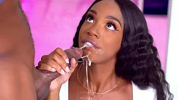 Putar Remaja kulit hitam panas memberikan bj ceroboh kepada saudara tirinya yang hitam - ebony porn