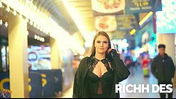 Oynat Richh des, vegas'ta büyük bir sik ilişkisi ararken palyaço Gibby'yi buldu