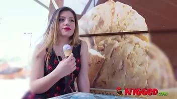 play A loirinha jacky está cansada de pintos brancos: ela precisa da experiência negra!