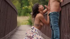 চালান শ্যামাঙ্গিনী MILF স্লাট রুক্ষ ভগ চোদন এবং সেতুতে ভেজা ব্লোজব পায়
