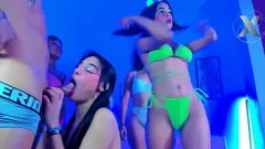 play Pesta Latina Panas: Pesta webcam amatir menjadi liar dengan ayam besar dan payudara besar