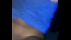 Reproduzir Deusa negra monta pau branco em um encontro selvagem ao ar livre