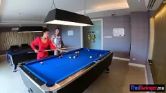 Oynat Kaslı seçki vurma ile kısa saç minyon asyalı genç