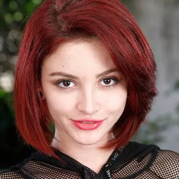 अभिनेता Lola Fae